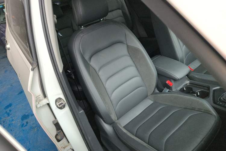 Used Volkswagen Tiguan L 2021 330TSI Automatic Two-Wheel Drive R-Line Enhanced Edition
