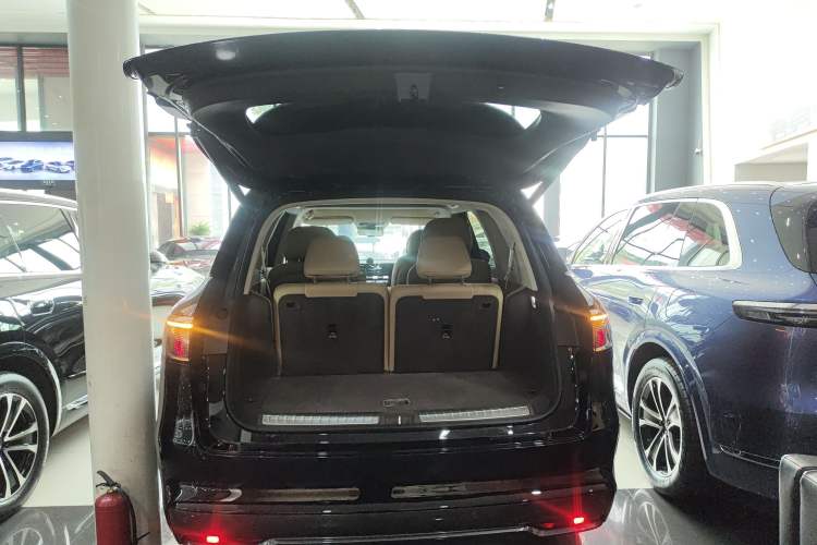 Used Hima AITO M8 2025 Extended-Range Max+ Version 53.4 kWh 6-Seater Edition Trunk