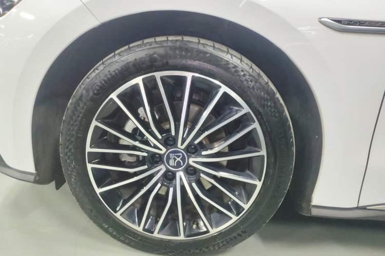 Used BYD Han 2020 EV Long-Range Luxury Model Left Front Wheel Hub