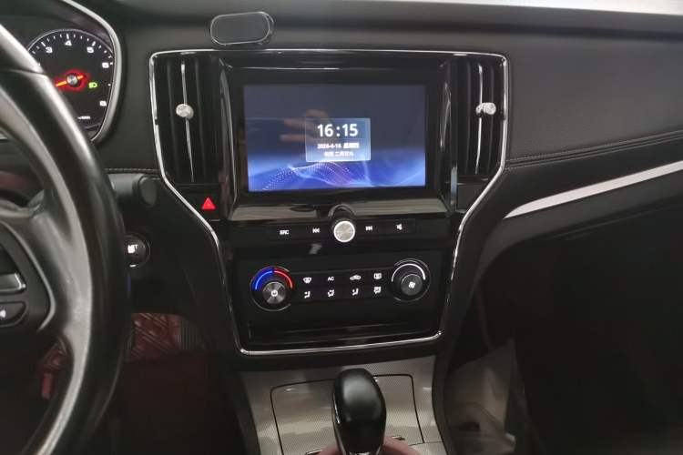 Used Roewe RX5 2018 20T Two-Wheel Drive Automatic Flagship Edition Audio And AC Panel