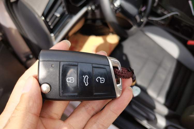 Used Volkswagen Sagitar 2020 280TSI DSG R-Line China VI Vehicle Key