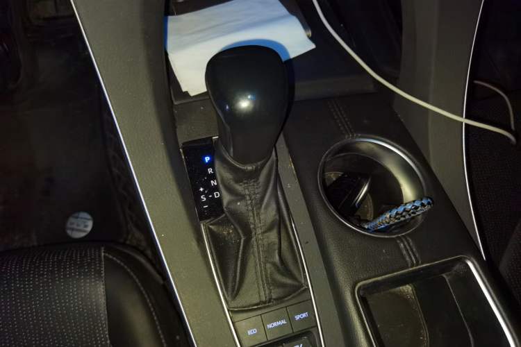 Used Toyota Avalon 2019 Dual-Engine 2.5L XLE Prestige Version China VI Standard