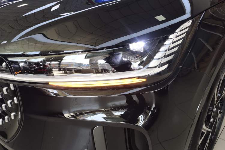 Used Lincoln Nautilus 2023 2.0T All-Wheel-Drive Luxury Hybrid Edition Left Front Headlight