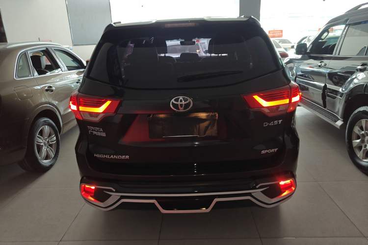 Used Toyota Highlander 2018 2.0T Two-Wheel Drive Luxury Edition 7 Seats China VI Standard
