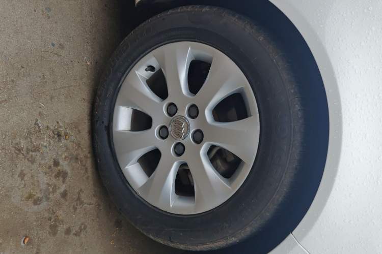 Used Buick Regal 2015 2.0L Leading Fashion Edition Right Front Wheel Hub