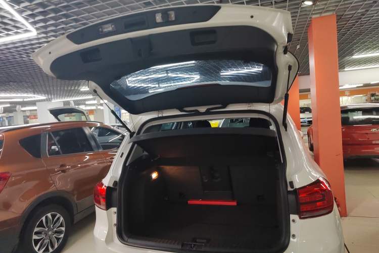 Used Volkswagen Tiguan 2015 1.8TSI Manual Two-Wheel Drive Fashion Edition Trunk