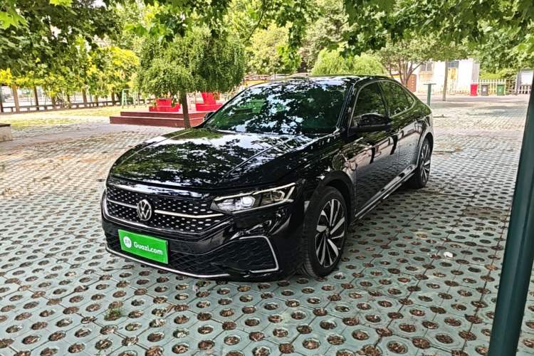 Used Volkswagen Passat 2022 330TSI Starry Luxury Edition – Exclusive Special Edition