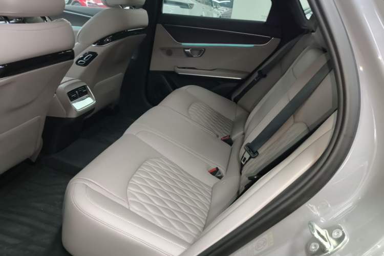 Used BYD Han 2025 EV with 701 km of Laser Radar-Enabled Intelligent Driving
