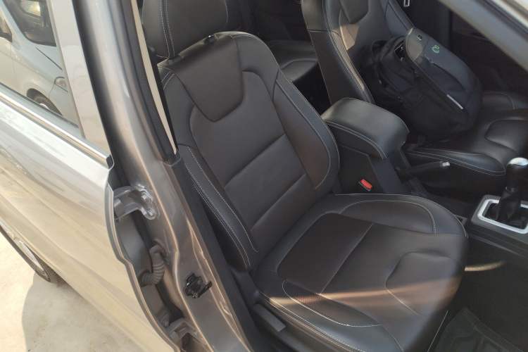 Used Dongfeng Fengon 330 2019 1.5L 330S Manual Comfort Version China VI Standard
