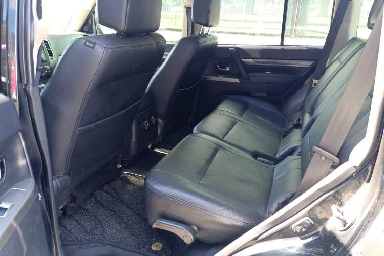 Used Mitsubishi Pajero 2015 3.0L Automatic Elite Plus Version China V Standard