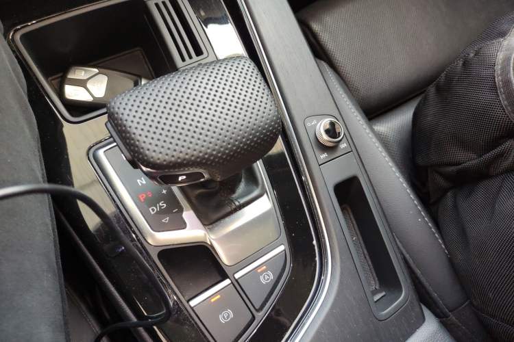 Used Audi A4L 2020 40 TFSI Luxury Dynamic Model
