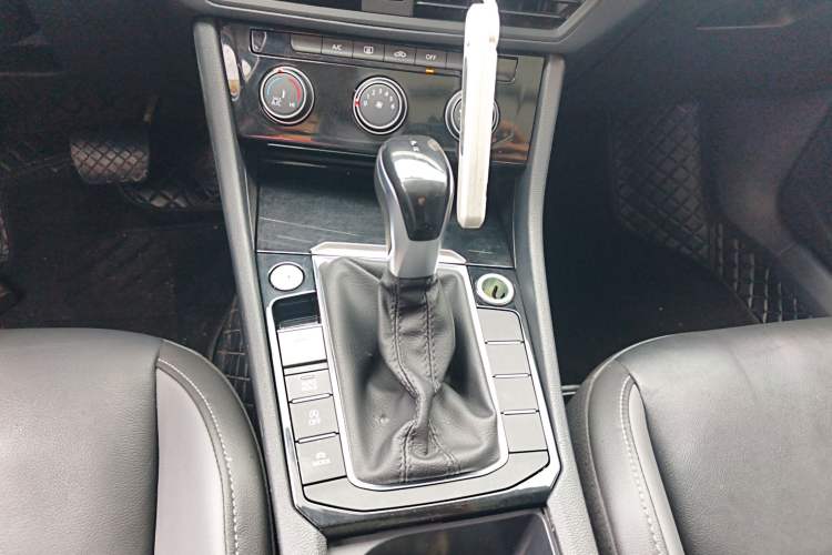 Used Volkswagen Sagitar 2021 280TSI DSG Excellence Edition Gear Lever