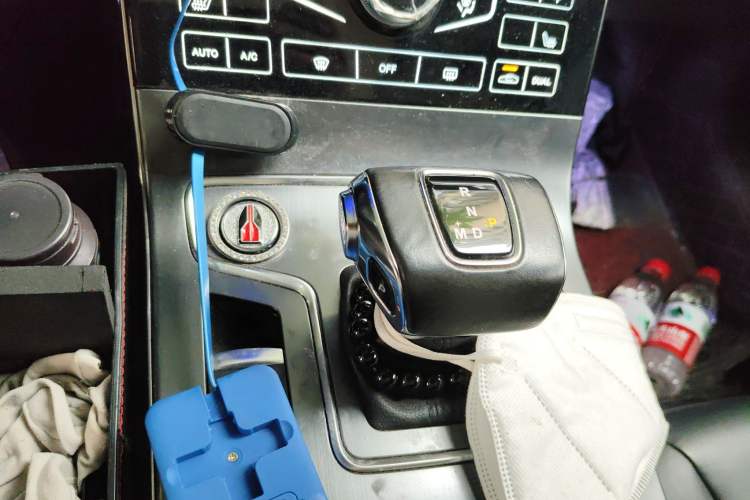 Used Hongqi H5 2020 1.8T Automatic Smart Connect Flagship Edition Gear Lever