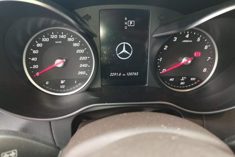 Used Mercedes-Benz GLC 2020 GLC 260 L 4MATIC Dynamic Model Odometer Close Up