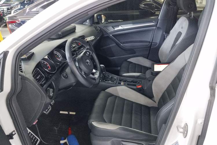 Used Volkswagen Golf 2018 280TSI Automatic R-Line Model
