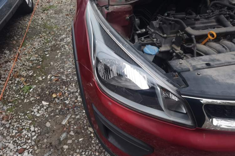 Used Kia KX Cross 2017 1.4L AT GLS Right Front Headlight