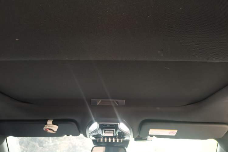 Used JMC DaDao 2023 Fly-Jiang 2.3T Gasoline Automatic 4x4 Boundaryless Model Headliner