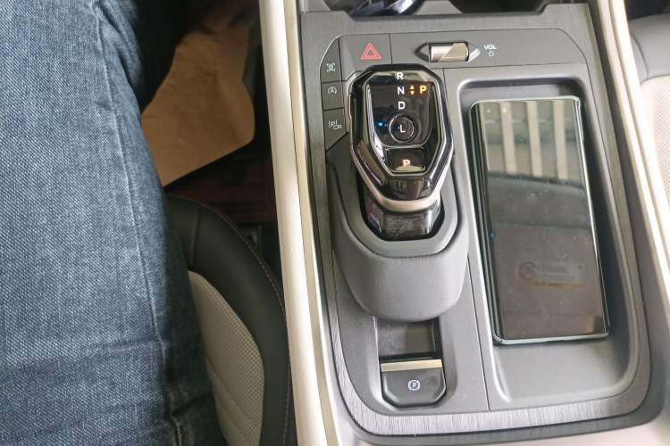 Used Ford Edge 2023 Ford Explorer L 2.0T EcoBoost Four-Wheel Drive 7-Seater Supreme Model Gear Lever