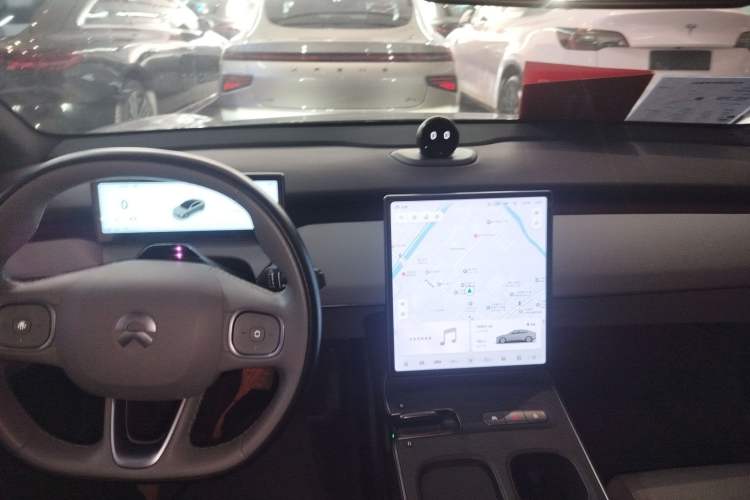 Used Nio ET5 2022 75 kWh Center Console