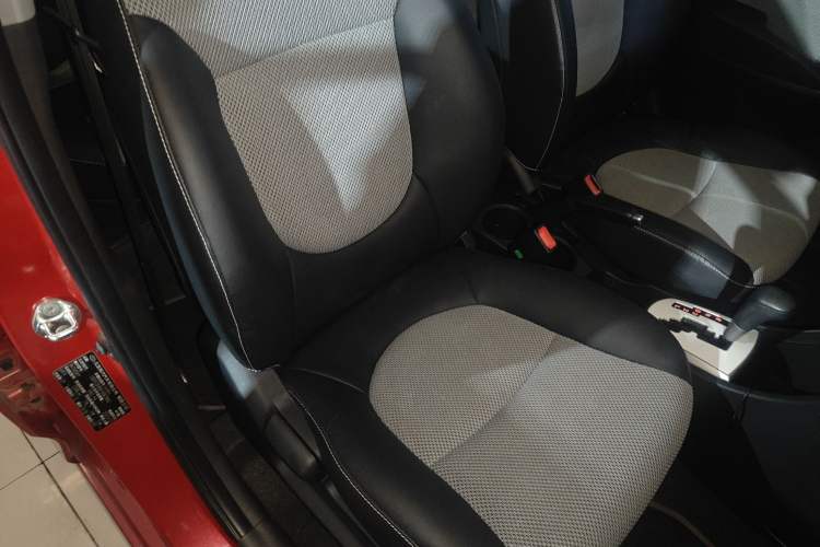 Used Hyundai Verna Ray 2014 1.4L Automatic GLX
