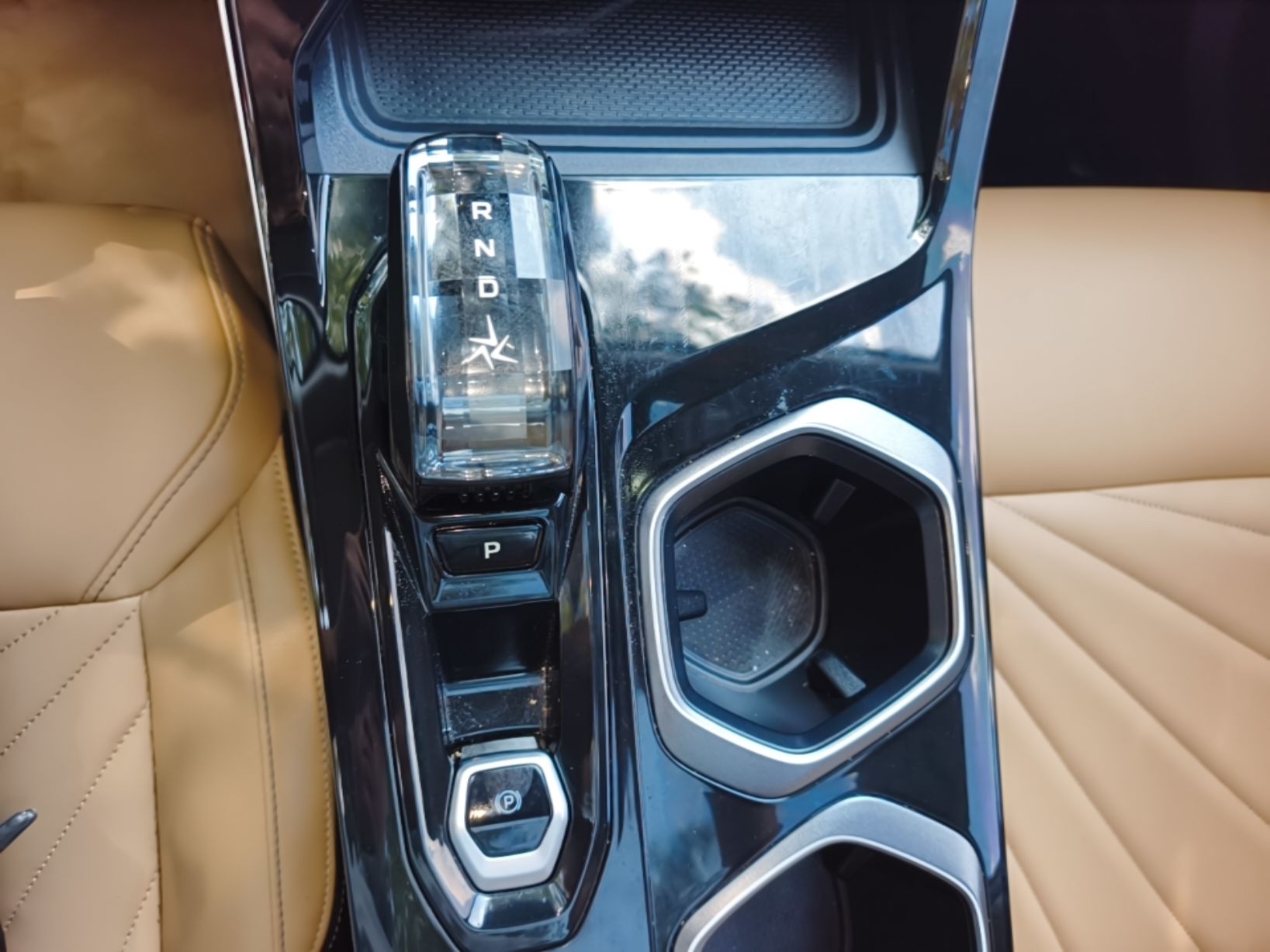 Geely Auto FX11 2023 1.5TD DCT Luxury Version — снимка 16