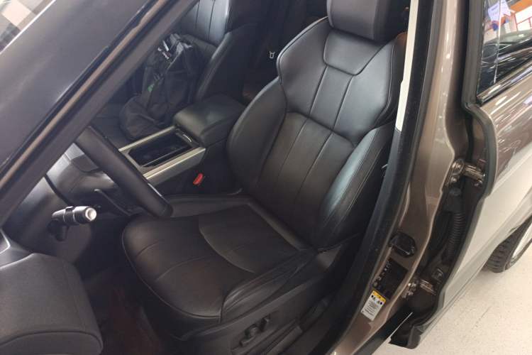 Used Land Rover Range Evoque 2017 2.0T SE Smart Glow Edition Left Front Seat