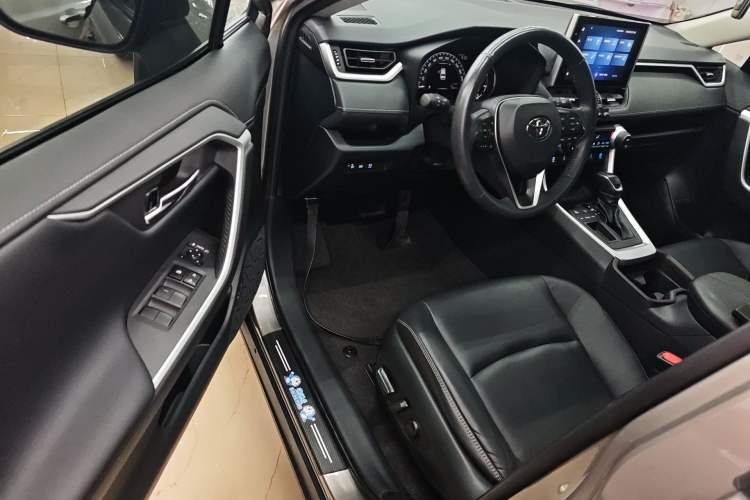 Used Toyota RAV4 2022 2.0L CVT Two-Wheel Drive Fashion Plus Edition Driver Seat