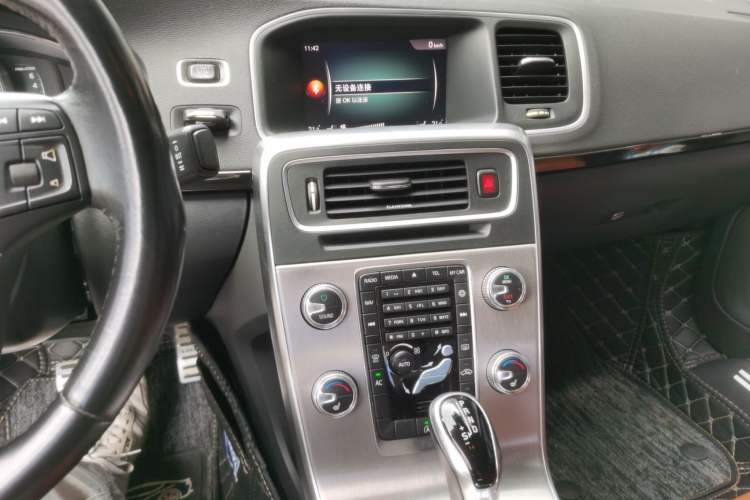 Used Volvo S60 2017 S60L T4 Smart Range Edition Audio And AC Panel