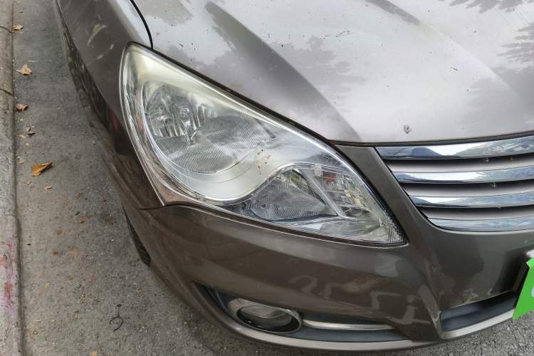 Used Hyundai Celesta 2011 1.6L Manual Comfort Edition Right Front Headlight