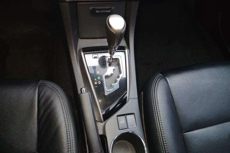 Used Toyota Corolla 2014 1.6L CVT GL-i Gear Lever