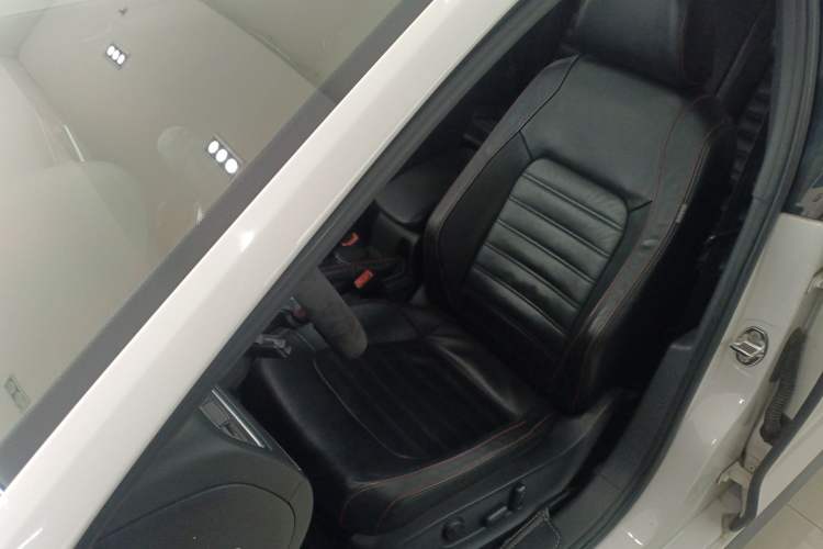 Used Volkswagen Sagitar 2013 2.0 TSI GLI Left Front Seat