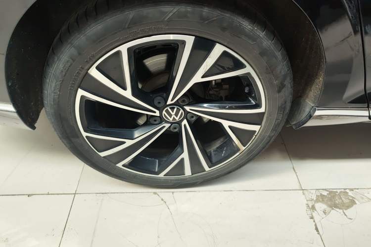 Used Volkswagen Magotan 2020 330TSI DSG Luxury Edition Right Rear Wheel Hub
