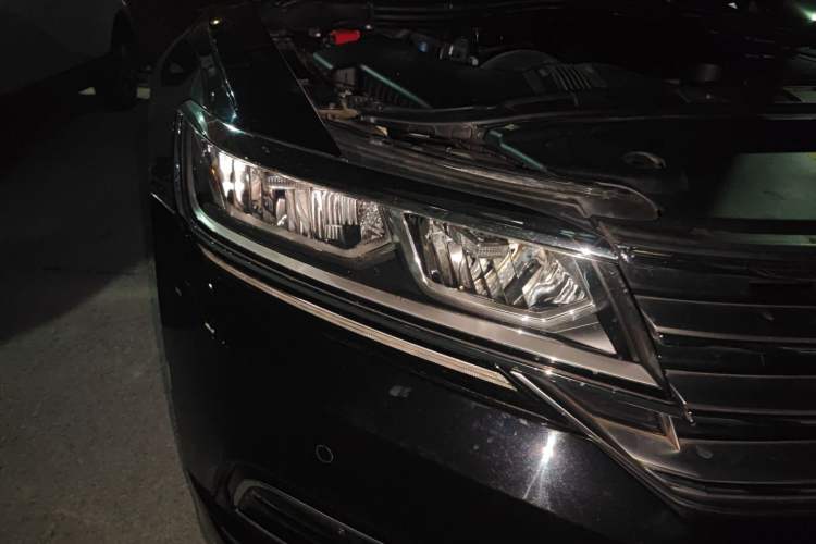 Used Volkswagen Phideon 2018 380TSI Two-Wheel Drive Business Edition Right Front Headlight