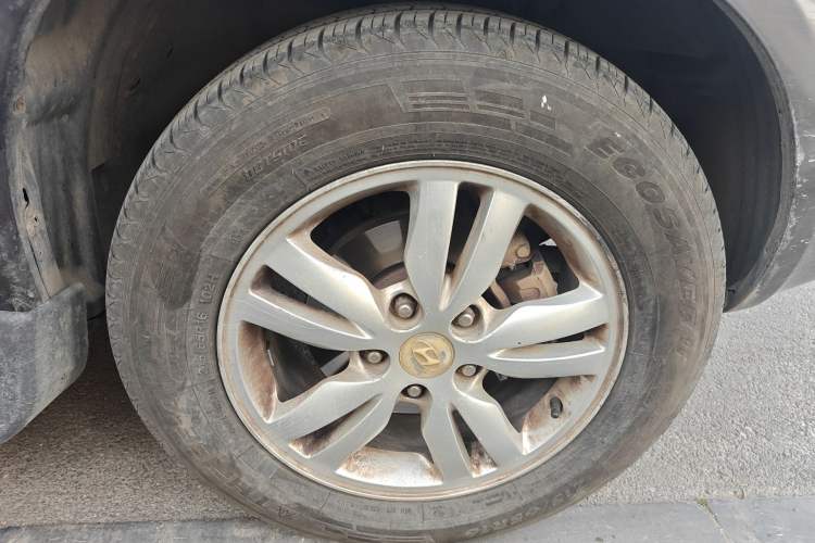 Used Hyundai Tucson 2009 2.0L Automatic Two-Wheel Drive with Sunroof Right Front Wheel Hub