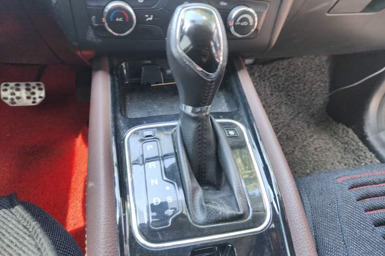 Used Dongfeng Fengon 580 2017 1.5T CVT Luxury Model
