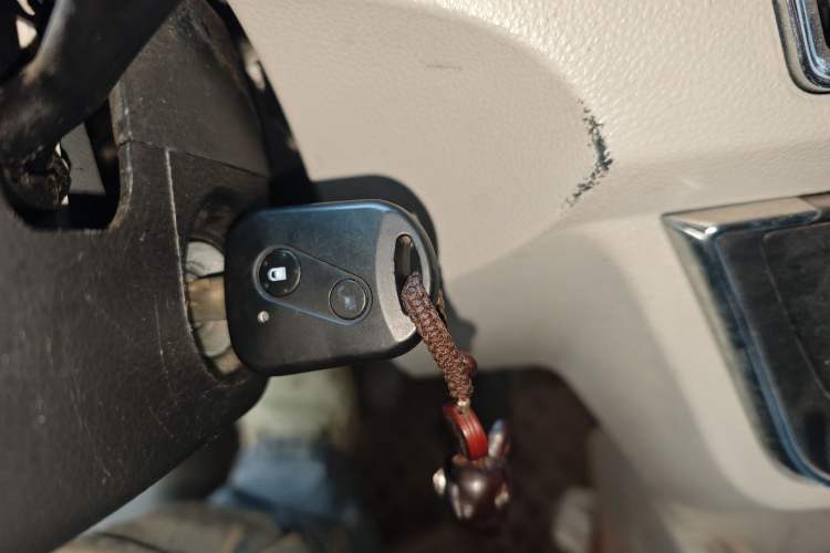 Used Jinbei New Hiace S 2023 1.5L Wealth Edition Van 2/5-Seater Air-Conditioned Model SWC15M Vehicle Key