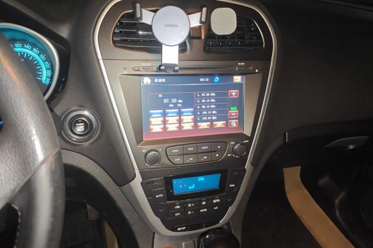 Used GAC Trumpchi GS5 2012 2.0L Automatic Two-Wheel Drive Anniversary Edition Audio And AC Panel