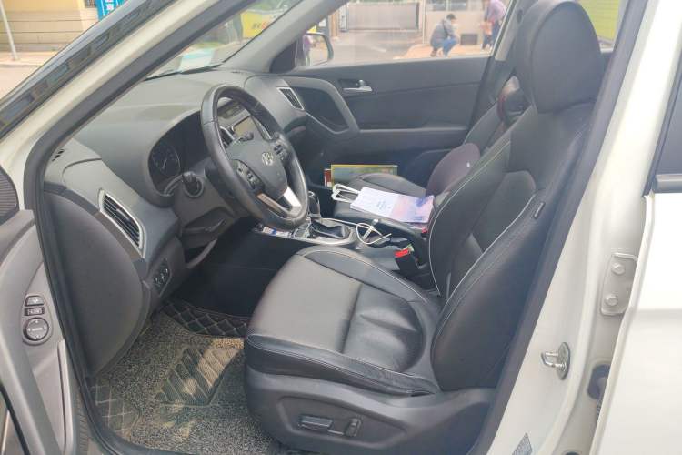 Used Hyundai ix25 2015 1.6L Automatic Two-Wheel-Drive Deluxe DLX Model