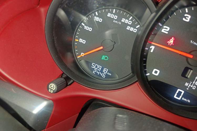 Used Porsche 718 2016 Boxster 2.0T Odometer Close Up