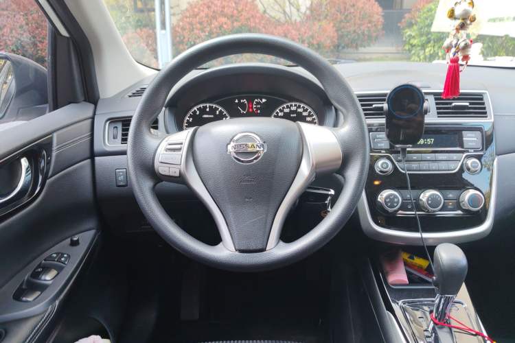 Used Nissan Tiida 2016 1.6L CVT Cool Dynamic Edition Steering Wheel