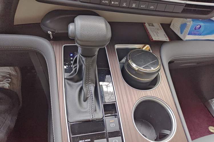 Used Toyota Granvia 2023 2.5L Hybrid Comfort Edition Gear Lever