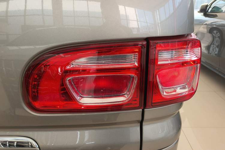 Used FORTHING Lingzhi 2023 M5L 1.6L Base Model 7 Seats Right Rear Taillight