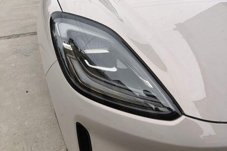 Used Wuling Bingo S 2025 Model 430km Deluxe Edition Right Front Headlight