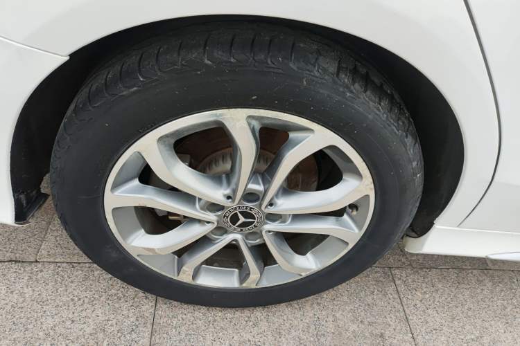 Used Mercedes-Benz C-Class 2018 C 180 L Fashion Edition Sport Version Right Rear Wheel Hub