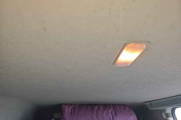 Used SAIC MAXUS Xintu V80 2019 2.5T Classic Model 6-Speed Manual Aotong Long Wheelbase Mid-Height 7-Seater Headliner