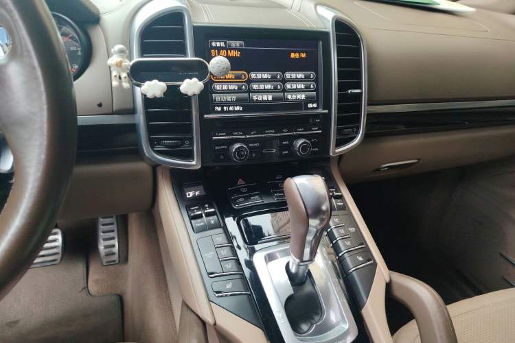 Used Porsche Cayenne 2011 Cayenne 3.0T Audio And AC Panel