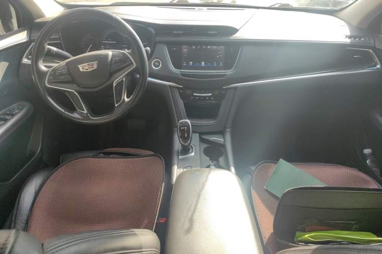 Used Cadillac XT5 2017 Anniversary Edition 28T Four-Wheel Drive Luxury Model Center Console