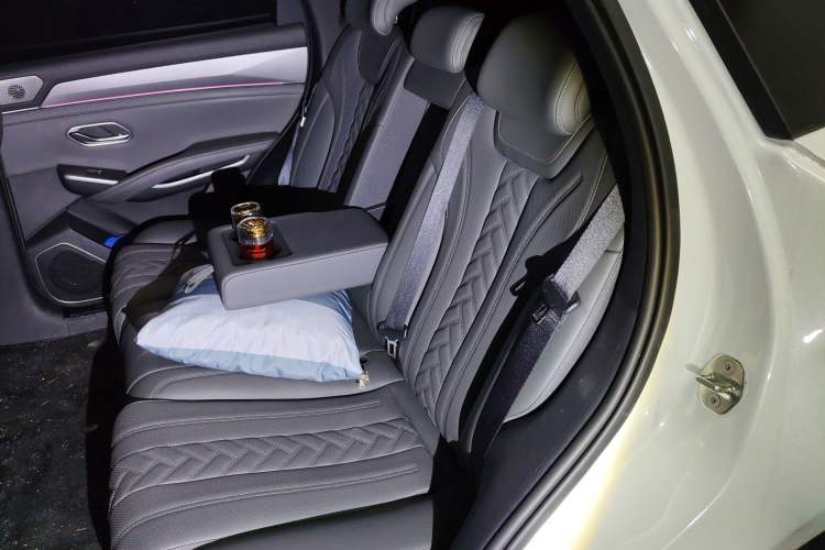 Used BYD Song L DM-i 2025 Intelligent Driving Version 160 km Beyond-Range Type Left Rear Seat