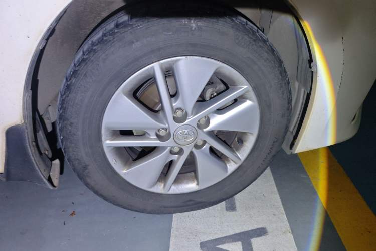 Used Toyota Corolla 2014 1.6L CVT GL Right Front Wheel Hub