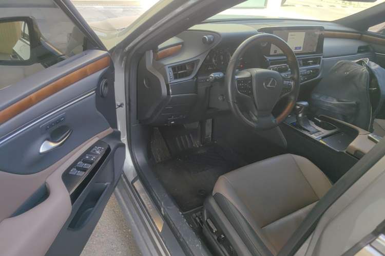 Used Lexus ES 2022 200 Luxury Edition
